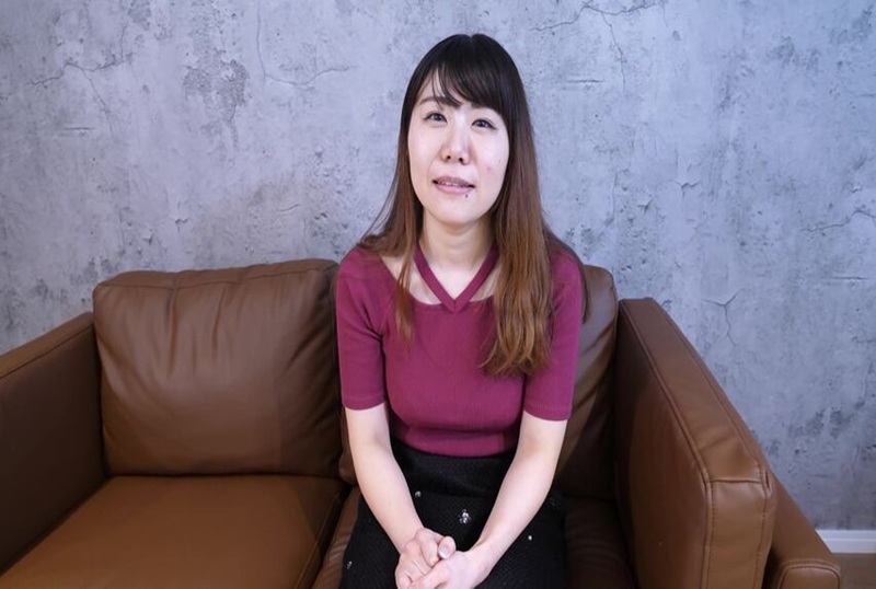 FC21814099 在银行的第二年的OL。柔和的氛围让人难以想象会产生淫荡的性爱！ 素人
